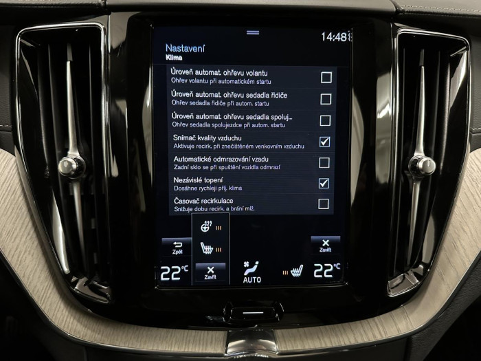 Volvo XC60 B4 AWD INSCRIPTION REZERVACE