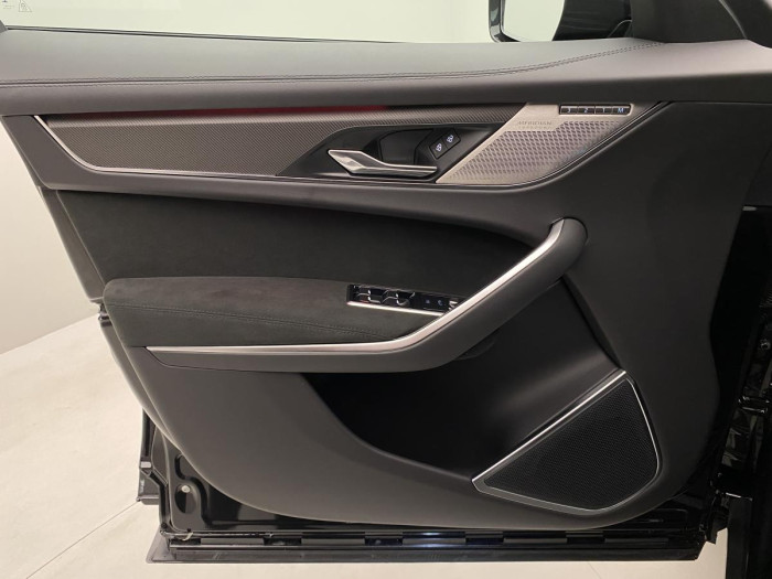 Jaguar F-Pace SVR 575 EDITION REZERVACE 5.0 Edition