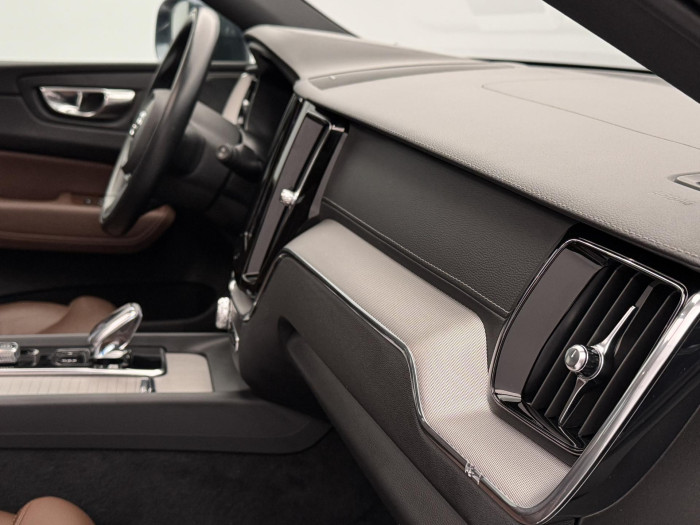 Volvo XC60 B4 AWD INSCRIPTION REZERVACE