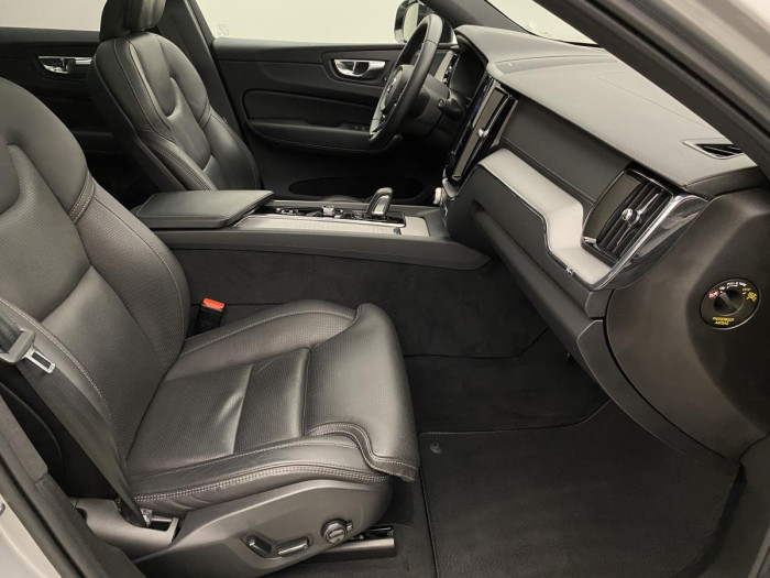 Volvo XC60 T6 AWD RECHARGE REZERVACE
