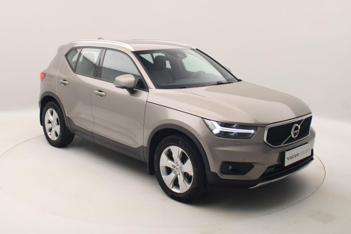 Volvo XC40 B4 MOMENTUM AUT REZERVACE 2.0 Momentum