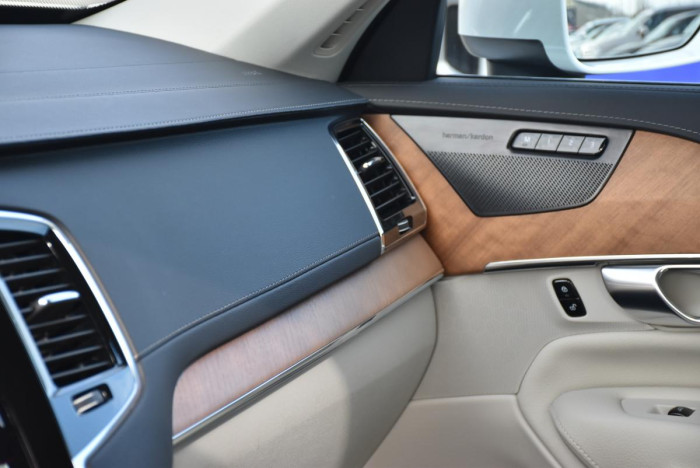 Volvo XC90 T8 AWD INSCRIPTION REZERVACE