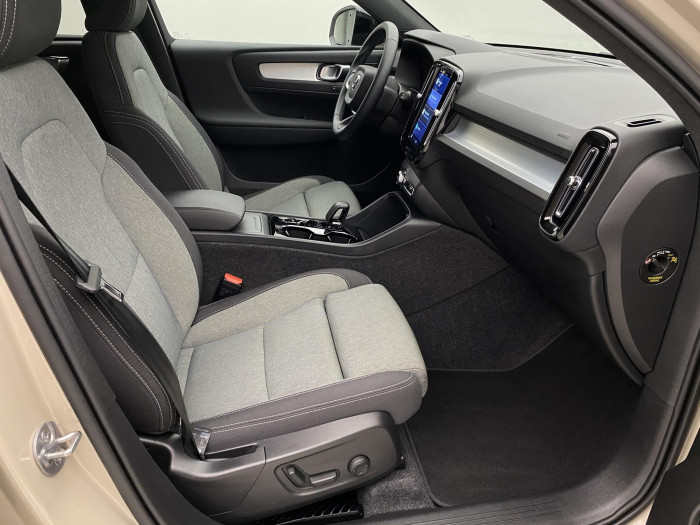 Volvo XC40 B3 DARK PLUS AUT CZ