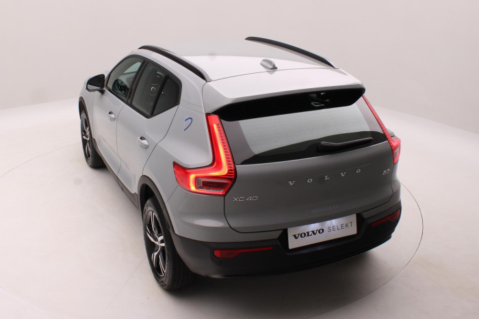 Volvo XC40 B3 DARK PLUS AUT CZ