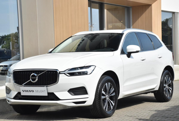 Volvo XC60 B4 AWD MOMENTUM AUT 1maj. CZ 2.0 Momentum