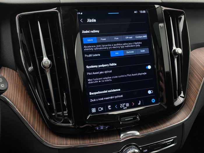 Volvo XC60 T6 AWD PLUS DARK REZERVACE