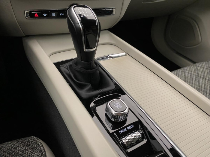 Volvo V60 D4 MOMENTUM CZ REZERVACE 2.0 d Momentum