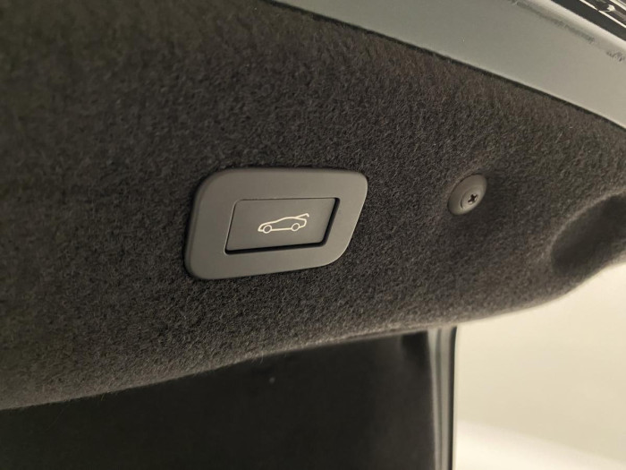 Jaguar XF D200 R-DYNAMIC REZERVACE 2.0 d Dynamic