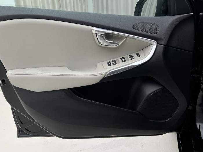 Volvo V40 D2 INSCRIPTION 2.0 d