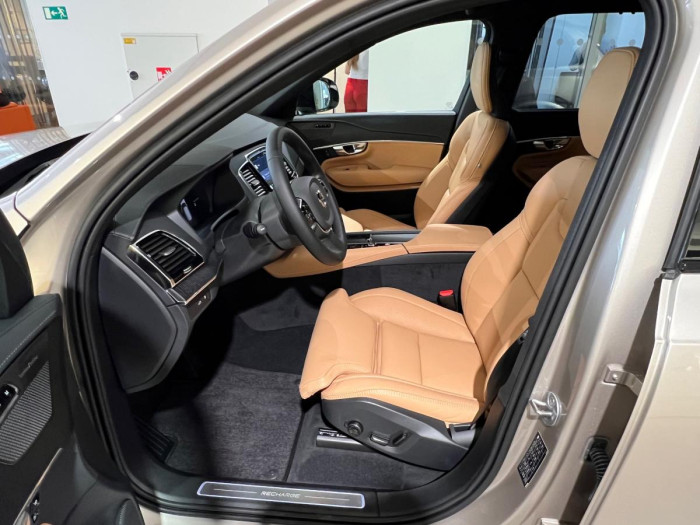 Volvo XC90 T8 AWD AUT  PLUS 7-míst 2.0 Plus