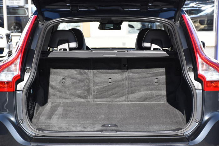 Volvo XC60 D5 AWD R-Design REZERVACE 2.4 d