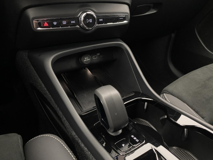 Volvo XC40 B4 PLUS BLACK EDITION AUT CZ