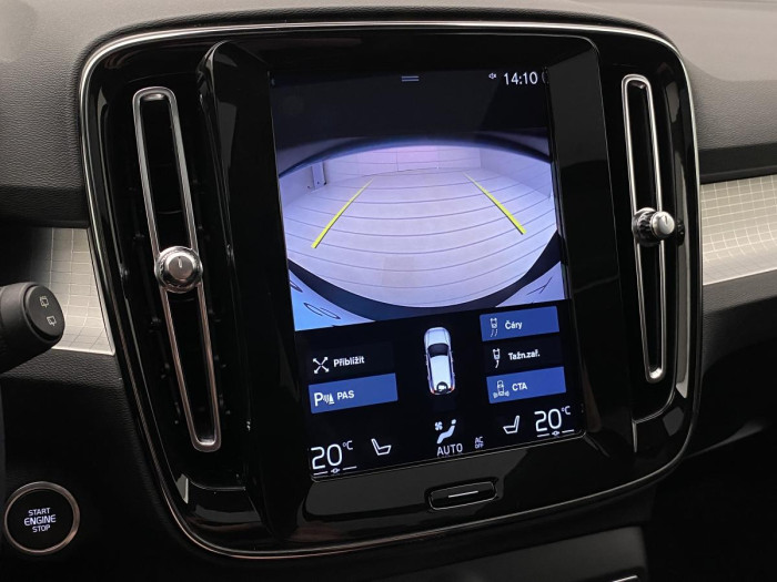 Volvo XC40 D4 AWD MOMENTUM REZERVACE 2.0 d Momentum