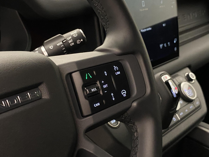 Land Rover Defender D250 X-DYNAMIC SE REZERVACE 3.0 d Dynamic SE