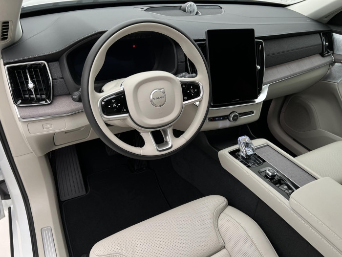 Volvo XC90 B5 AWD DARK PLUS - REZERVACE