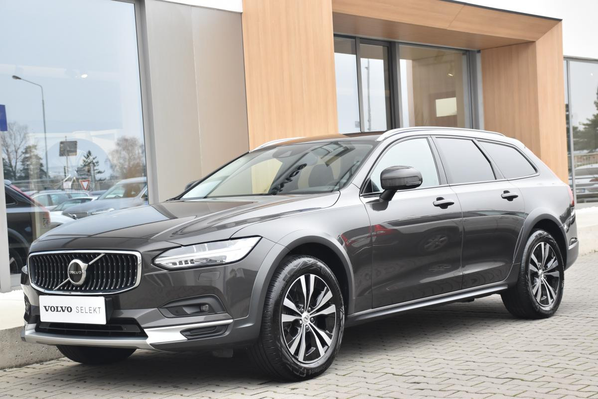 Volvo V90 CC D4 MOMENTUM REZERVACE 2.0 d CC CC Momentum