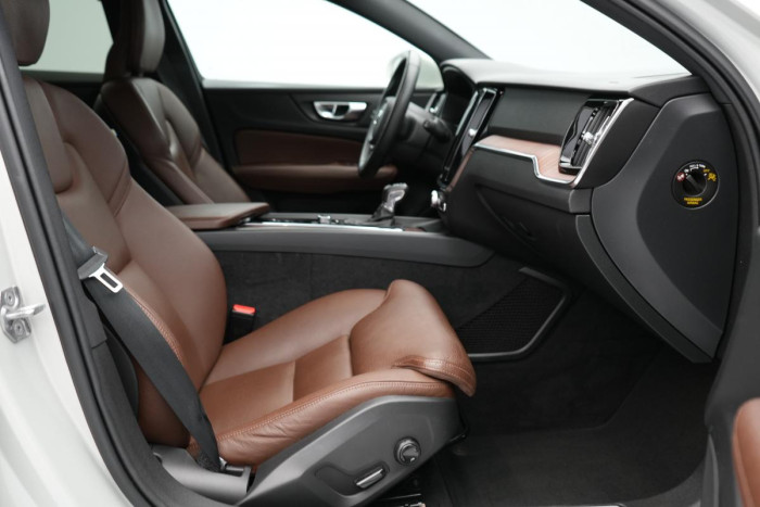 Volvo V60 D3 MOMENTUM PRO AUT REZERVACE 2.0 d Momentum