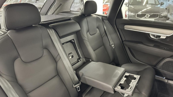 Volvo V90 CROSS COUNTRY B4 AWD REZERVACE