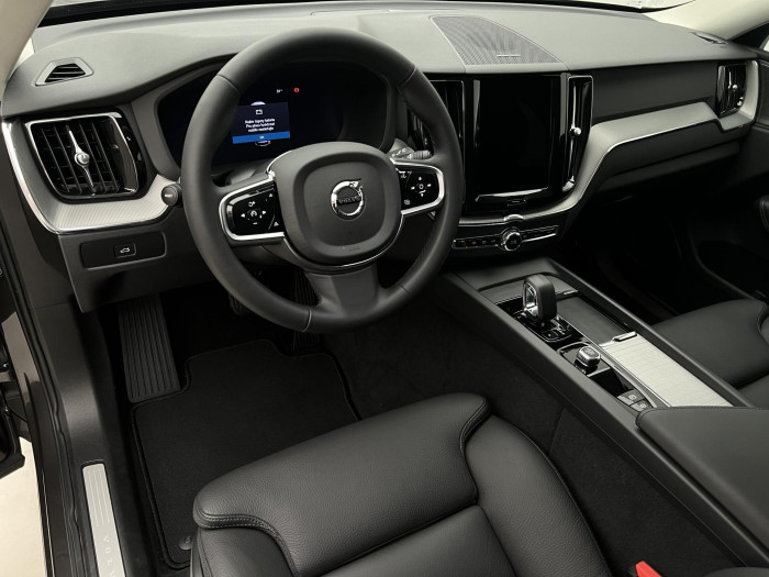 Volvo XC60 B4 AWD PLUS DARK AUT 1.maj.