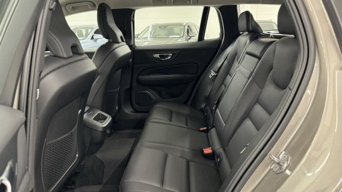 Volvo V60 CROSS COUNTRY B4 REZERVACE