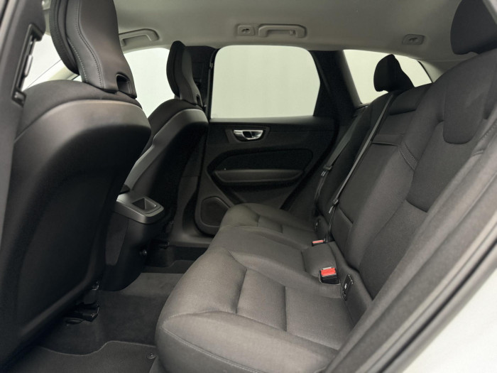 Volvo XC60 B4 AWD MOMENTUM PRO AUT CZ 2.0 Momentum