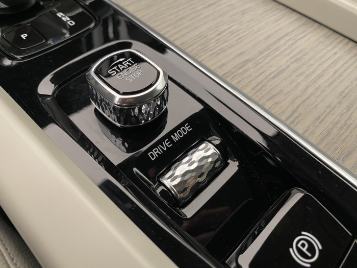 Volvo XC60 B4 AWD DARK PLUS AUT CZ