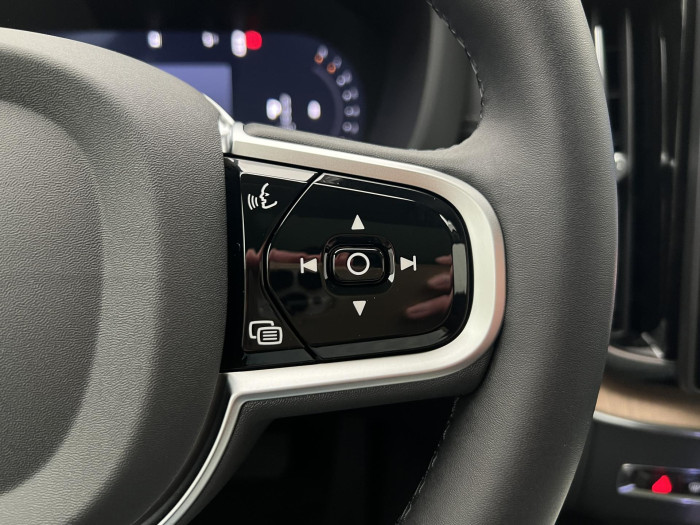 Volvo XC60 B5 AWD DARK ULTRA AUT