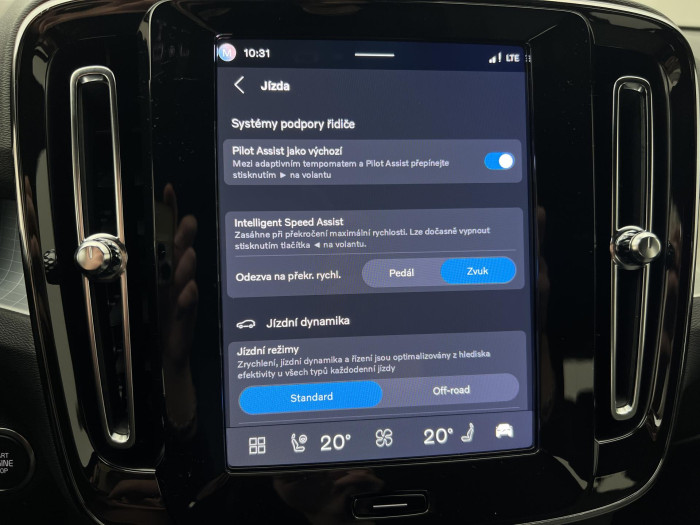 Volvo XC40 B3 DARK PLUS AUT
