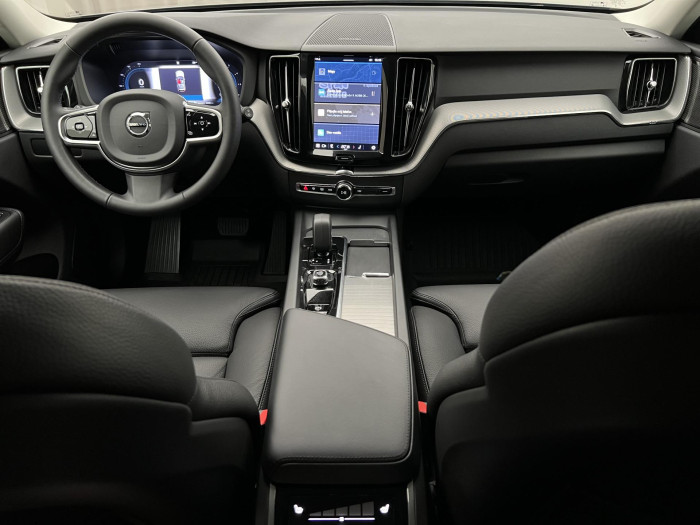 Volvo XC60 B4 AWD PLUS DARK AUT 1.maj.