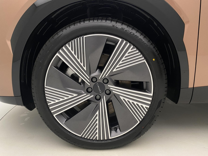 Lynk & Co 08 MORE PHEV