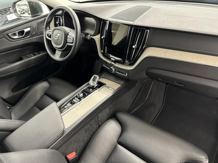 Volvo XC60 B4 AWD INSCRIPTION REZERVACE