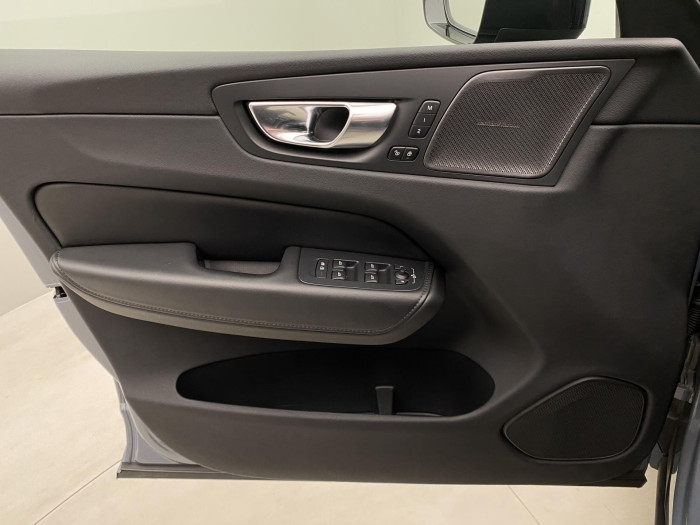 Volvo XC60 B4 AWD PLUS DARK AUT 1.maj