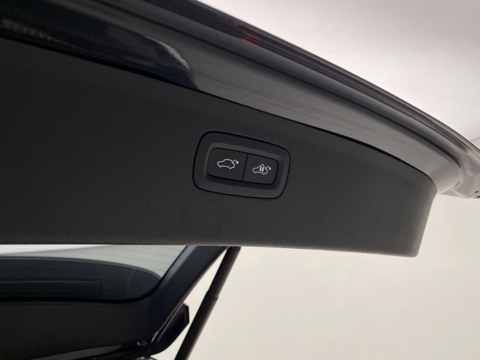 Volvo XC90 B5 AWD INCRIPTION REZERVACE