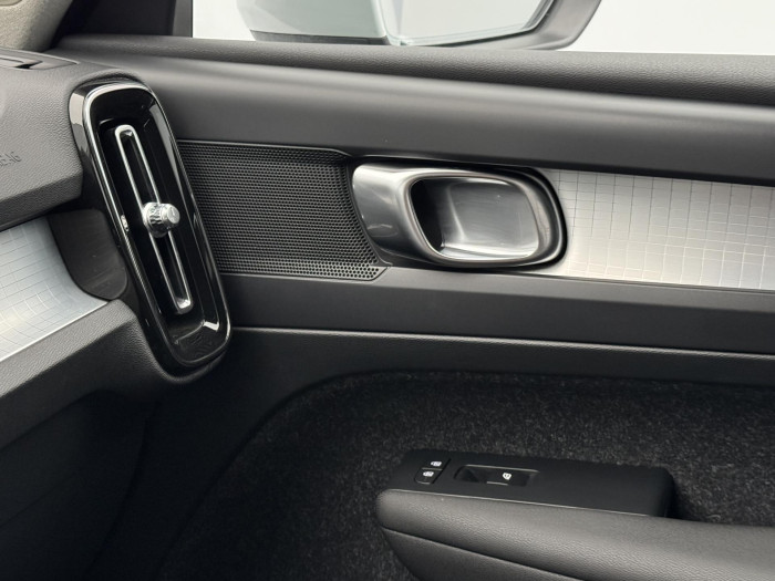 Volvo XC40 B3 MOMENTUM PRO REZERVACE 2.0 Momentum