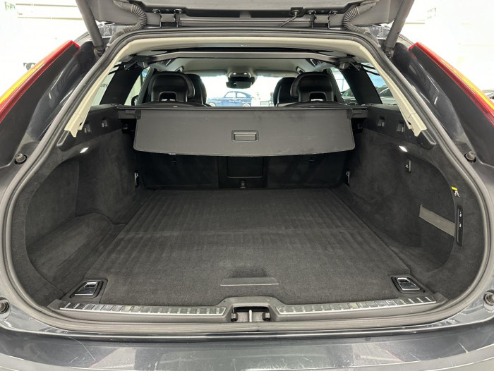 Volvo V90 CROSS COUNTRY T5 REZERVACE