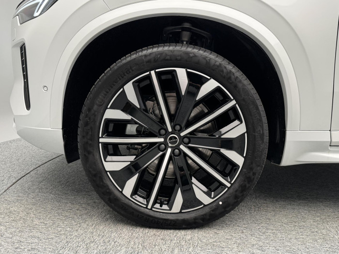 Volvo XC90 B5 AWD AUT DARK ULTRA 7 míst