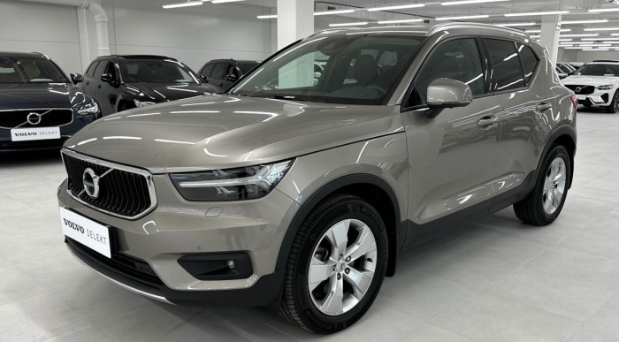 Volvo XC40 B4 AWD MOMENTUM ADVANCED 1.maj 2.0 Momentum