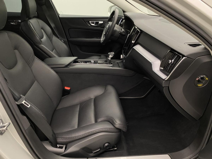 Volvo V60 CC T5 AWD MOMENTUM REZERVACE 2.0 CC CC Momentum