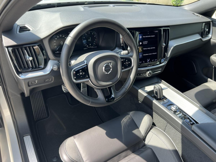 Volvo V60 B4 R-DESIGN Aut 1.maj.