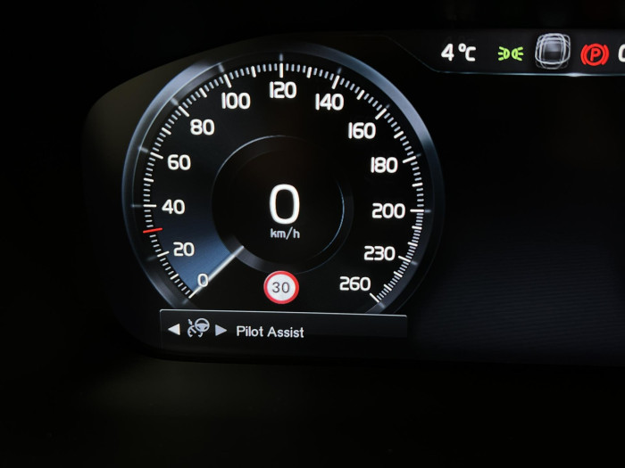 Volvo XC90 B5 AWD R-DESIGN 7MÍSTNÁ AUT CZ