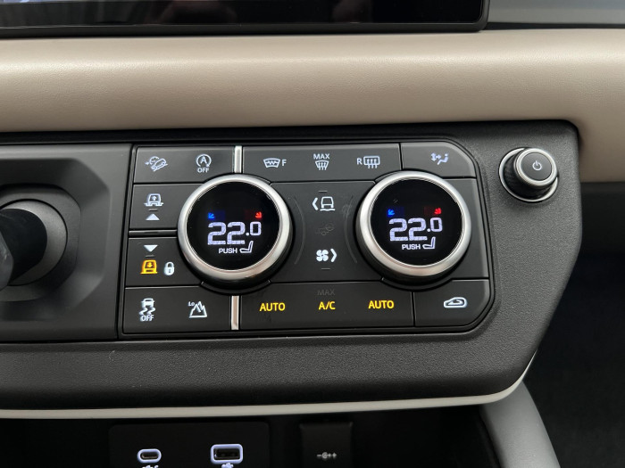 Land Rover Defender P400 HSE AWD AUT CZ