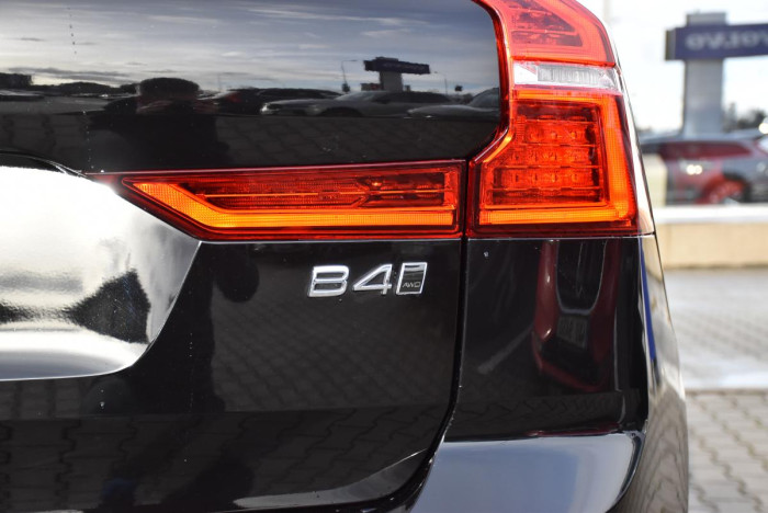 Volvo XC60 B4 AWD DARK PLUS AUT REZERVACE 2.0 Plus