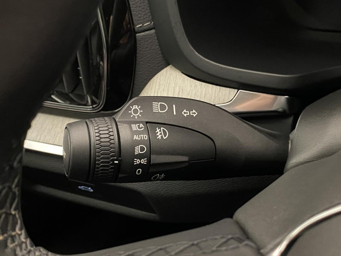 Volvo V60 CC B4 AWD ULTIMATE REZERVACE 2.0 CC CC