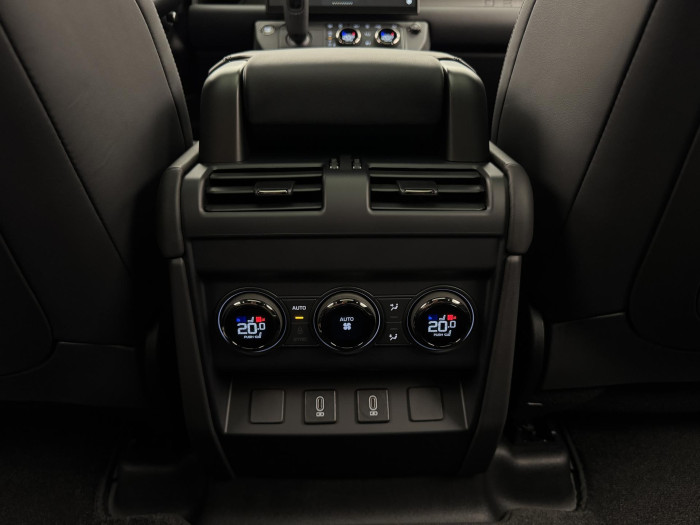 Land Rover Defender OCTA P635