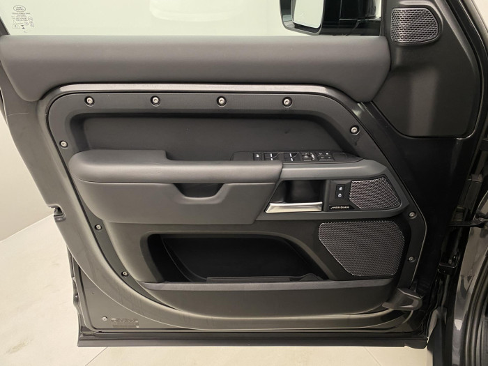 Land Rover Defender 110 D300 X-DYNAMIC HSE AWD AUT 3.0 d Dynamic