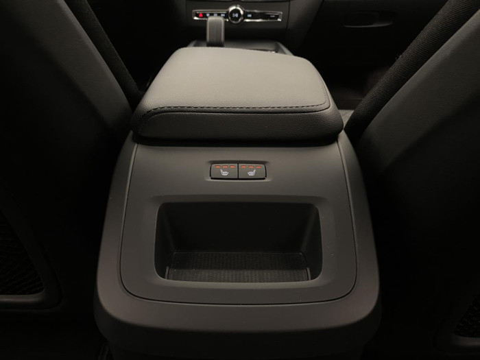 Volvo XC60 B4 MOMENTUM AUT REZERVACE 2.0 Momentum