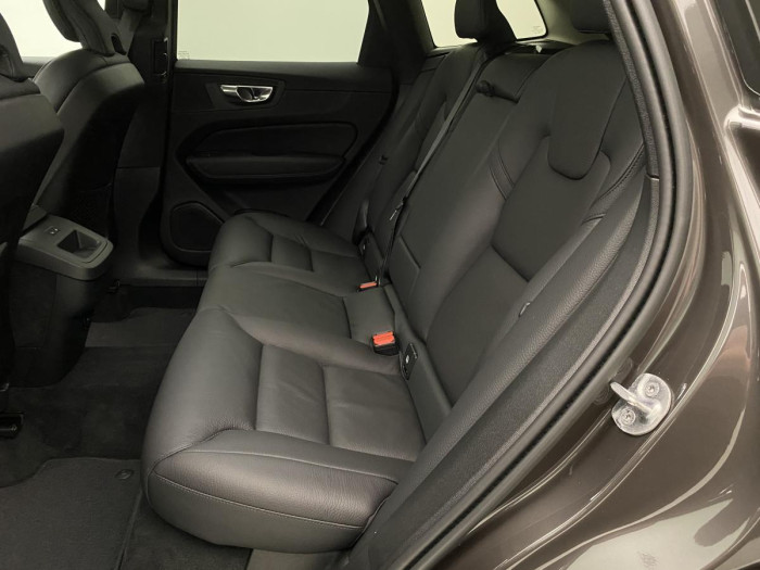 Volvo XC60 B4 AWD PLUS BRIGHT REZERVACE 2.0 Plus