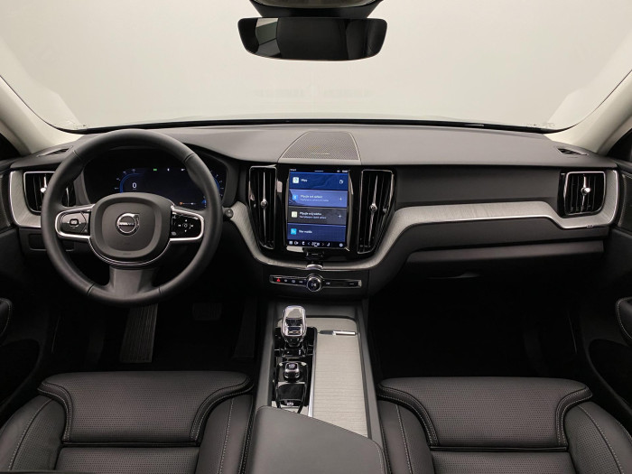 Volvo XC60 B5 AWD PLUS DARK REZERVACE