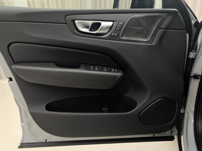 Volvo XC60 B4 AWD PLUS DARK AUT 1.maj.