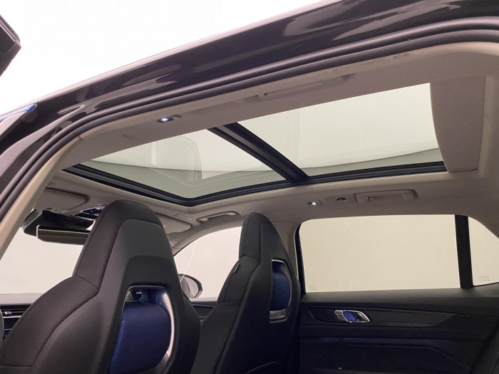 Lynk & Co 01 PHEV DCT AUT 1.maj. REZERVACE